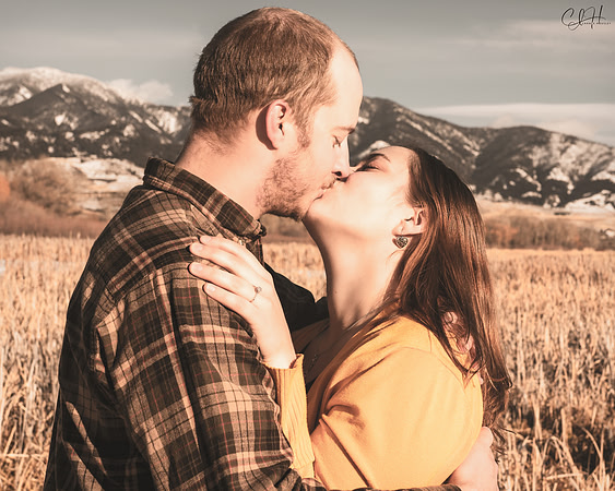 J+A Kissing in the Field - Digital_Socials